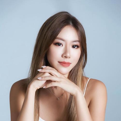 YatYat (溢溢), Stacia