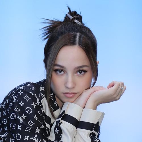 J Lou 林欣