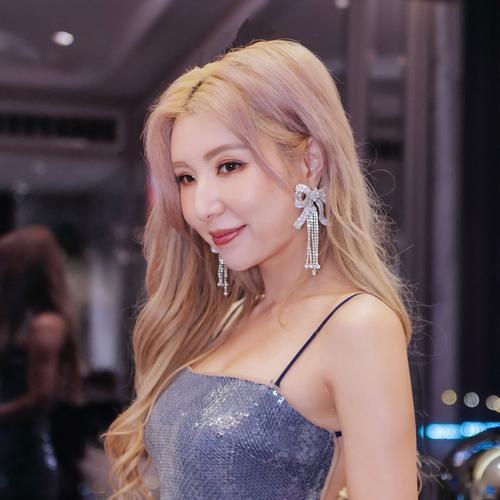 譚嘉儀  Kayee Tam