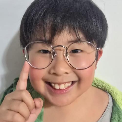 Learning HK street vibes 🎧🀄Cantonese with  Aiden