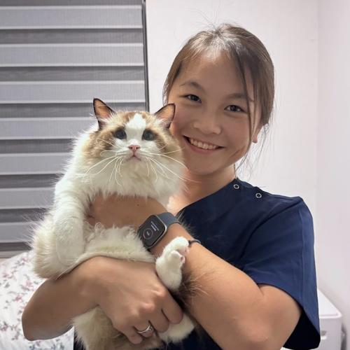 Dr. Desiree Hung 獸醫🇭🇰